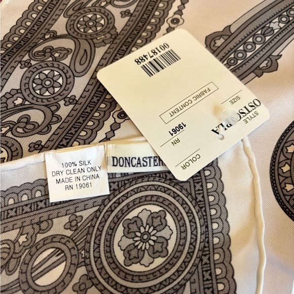Doncaster 100% Silk Scarf New With Tag - Picture 3 of 8